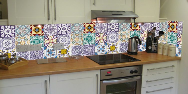 Nova tendência de decoração são os adesivos que imitam azulejos