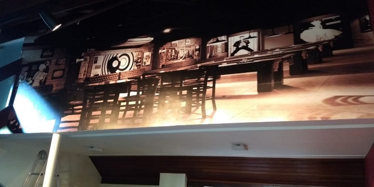 ADESIVAÇÃO DE PAREDE | Tema: Pub Inglês.