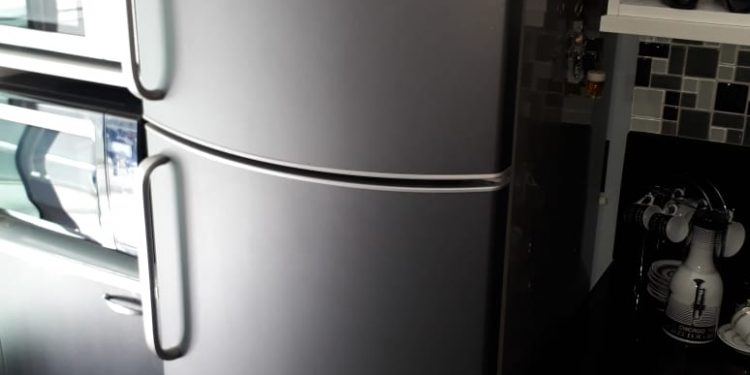 Adesivação de Geladeira